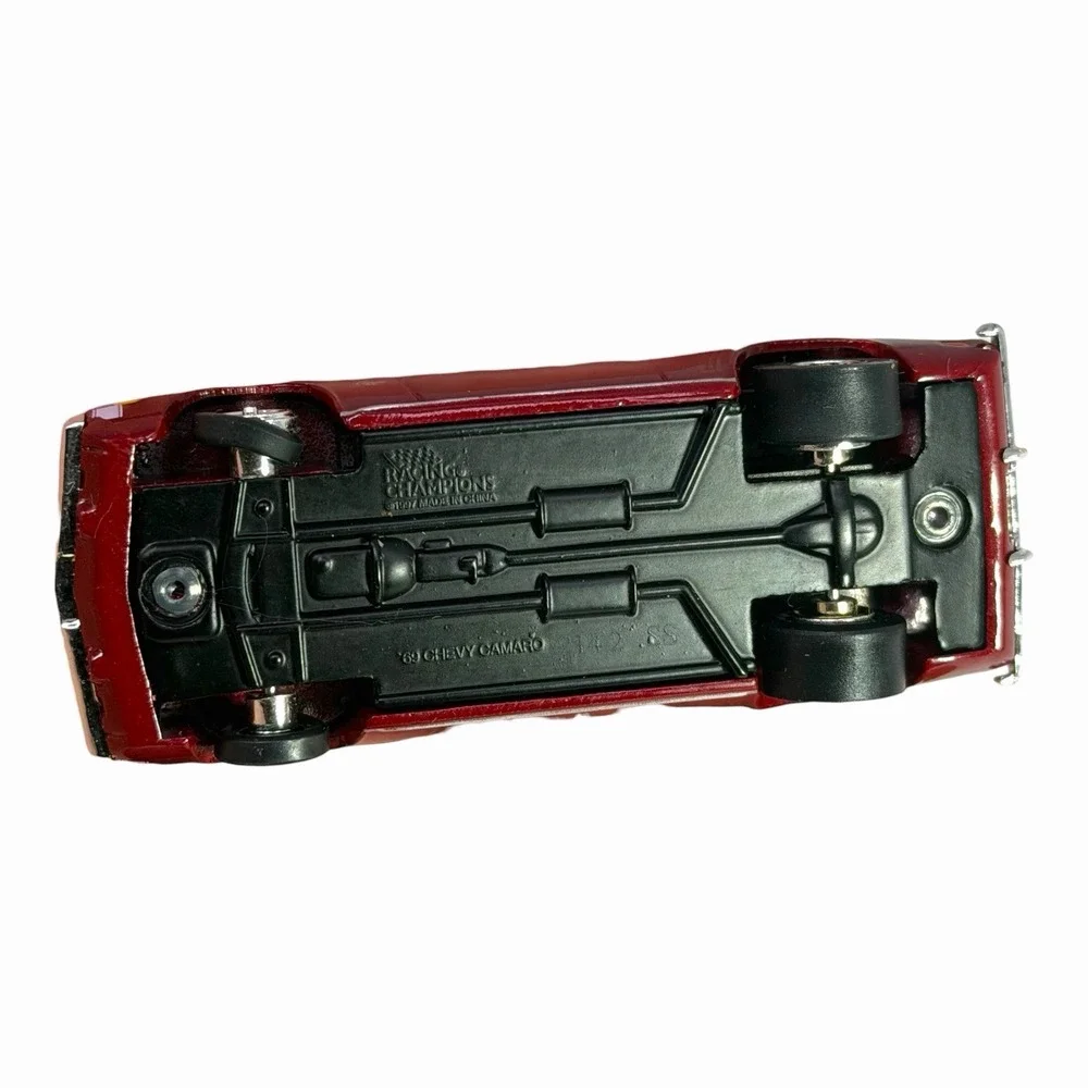 1969 Chevy V-8 Camaro SS 350 Collectible‎ 1/64 Scale Diecast Diorama Model
